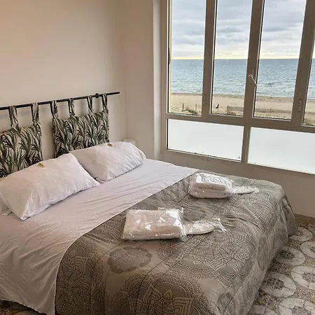 Appartement Le Terrazze Beachfront, Balcony, Parking, Private Access *