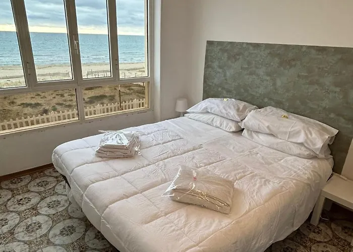 Le Terrazze Beachfront, Balcony, Parking, Private Access *
